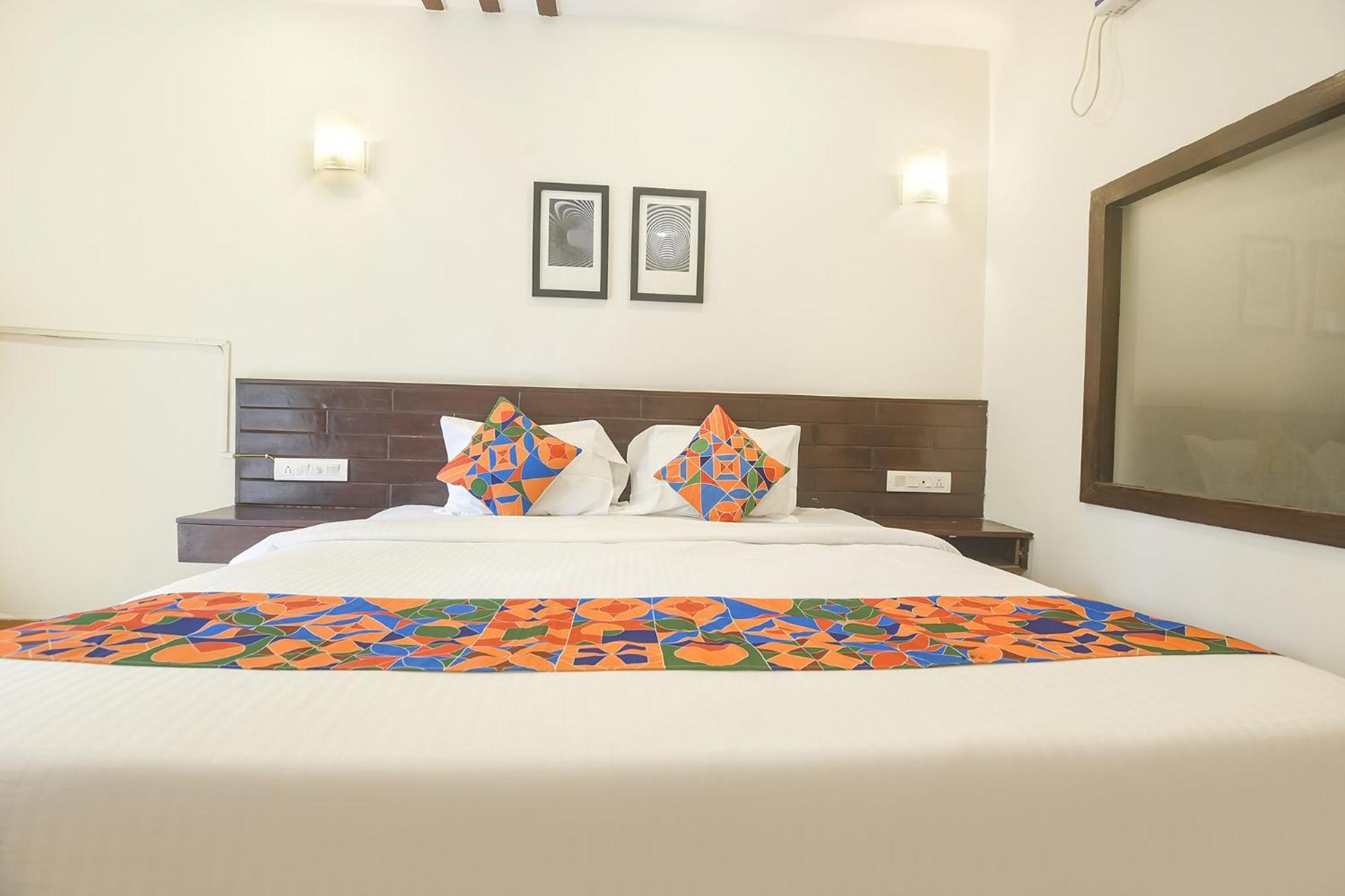 Fabhotel La Volga - Nr Morjim Beach Esterno foto