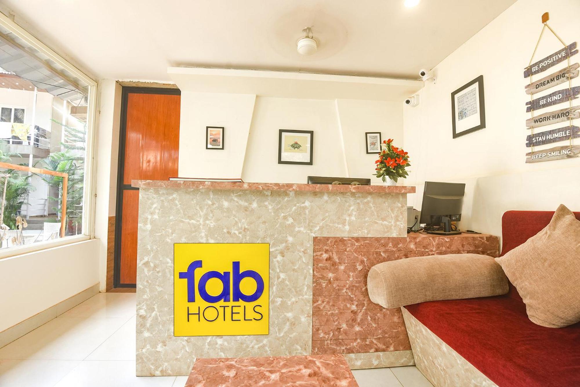 Fabhotel La Volga - Nr Morjim Beach Esterno foto