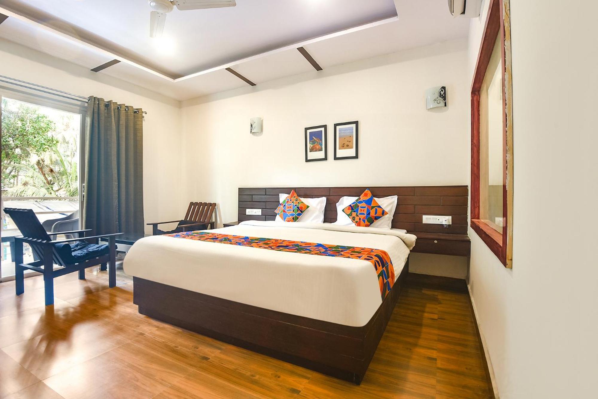 Fabhotel La Volga - Nr Morjim Beach Esterno foto